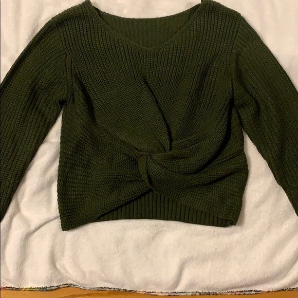 V-Neck Twist front sweater - Picture 2 of 4